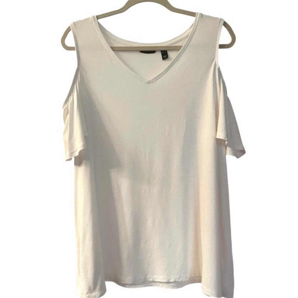 H By Halston Ruchef Cold Shoulder Top. Cream. Size XL